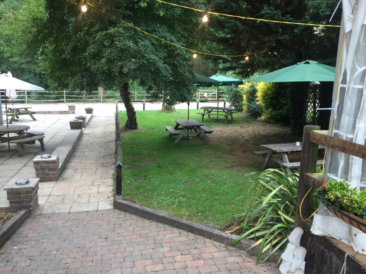 Bell Tent Glamping At Marwell Resort Winchester Exterior photo