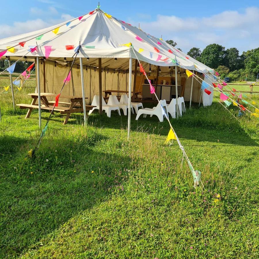 Bell Tent Glamping At Marwell Resort Winchester Exterior photo