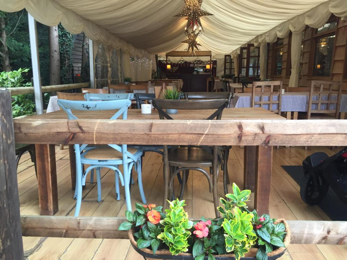 Bell Tent Glamping At Marwell Resort Winchester Exterior photo